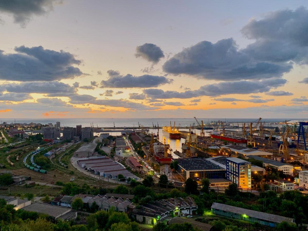 Rooftop Apt With Large Harbor View Terrace Constanţa Buitenkant foto